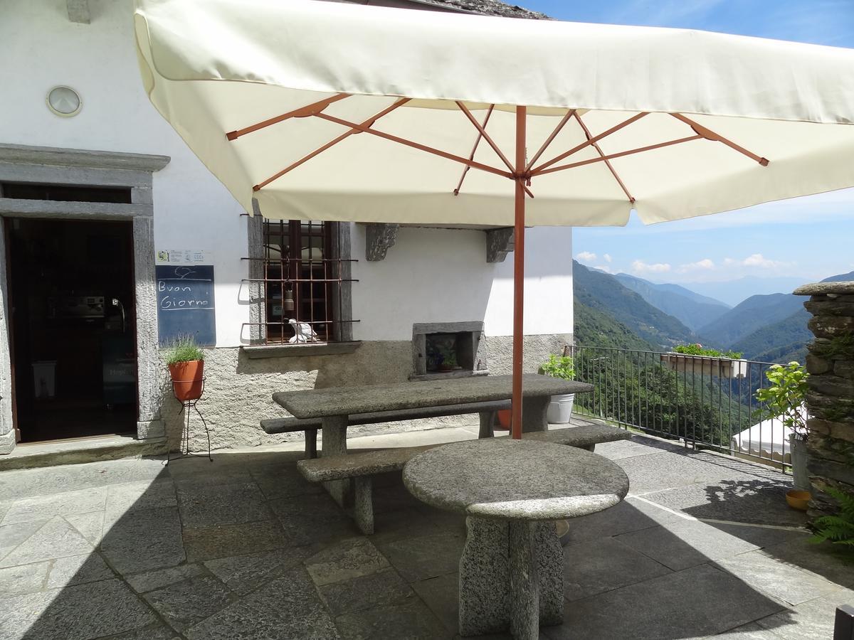 Palazzo Gamboni Swiss Historic Hotel Comologno Buitenkant foto